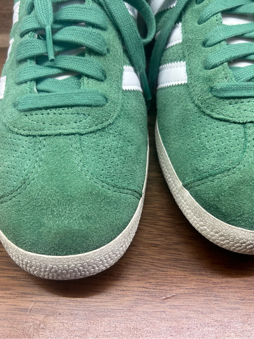 Adidas Original Green Gazelle Suede Sneakers with White rims Women’s 7 - Picture 5 of 6